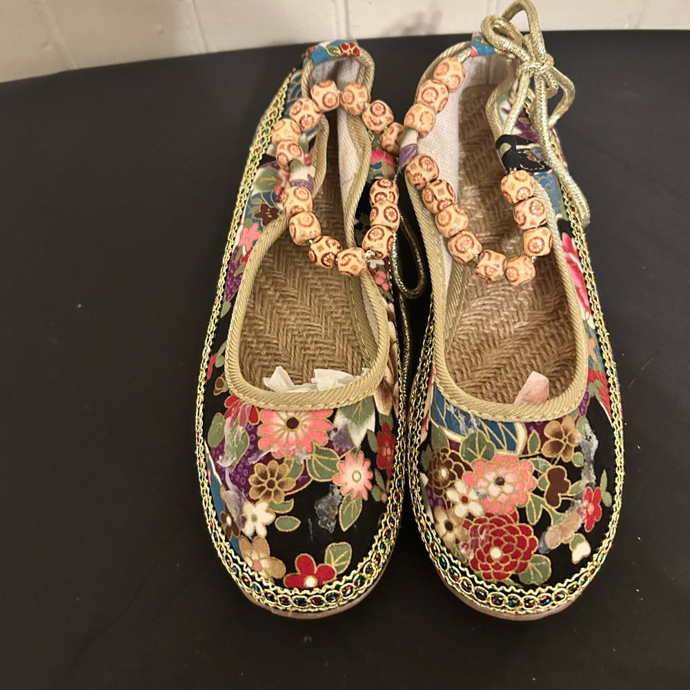 New Bohemian Floral Embroidered Flats With Wooden Beads Size 38 American 7.5